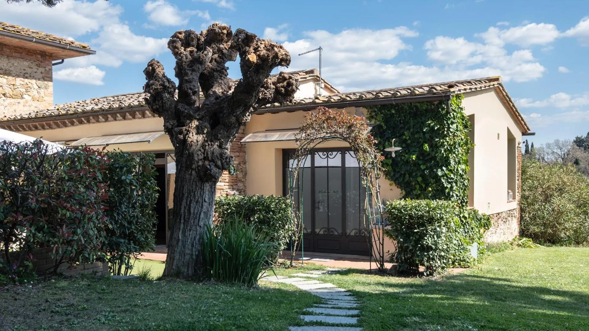 Il Castagnolo Country B&B San Gimignano 2*,  Italy